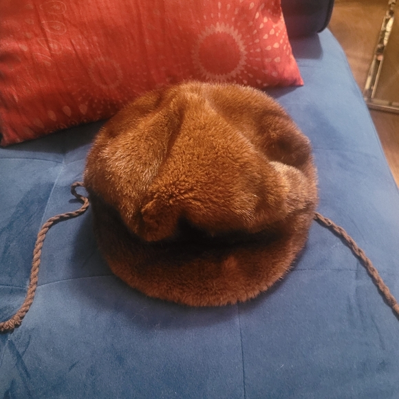 Fur hat - Picture 11 of 11